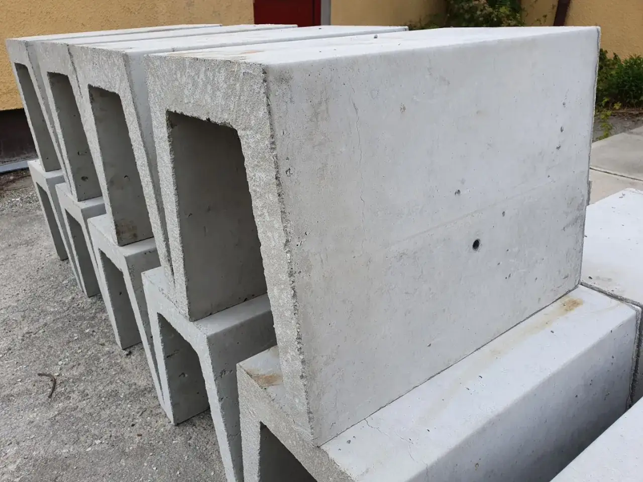Zdjęcie Betonowe odpływy wody: kluczowe informacje i zastosowania