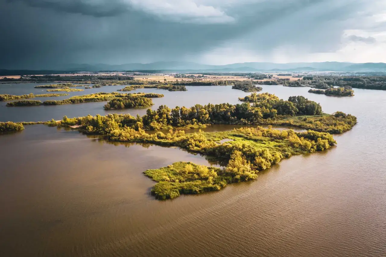Zdjęcie Jezioro w Nysie: Odkryj atrakcje, plaże i rekreację, które zachwycają