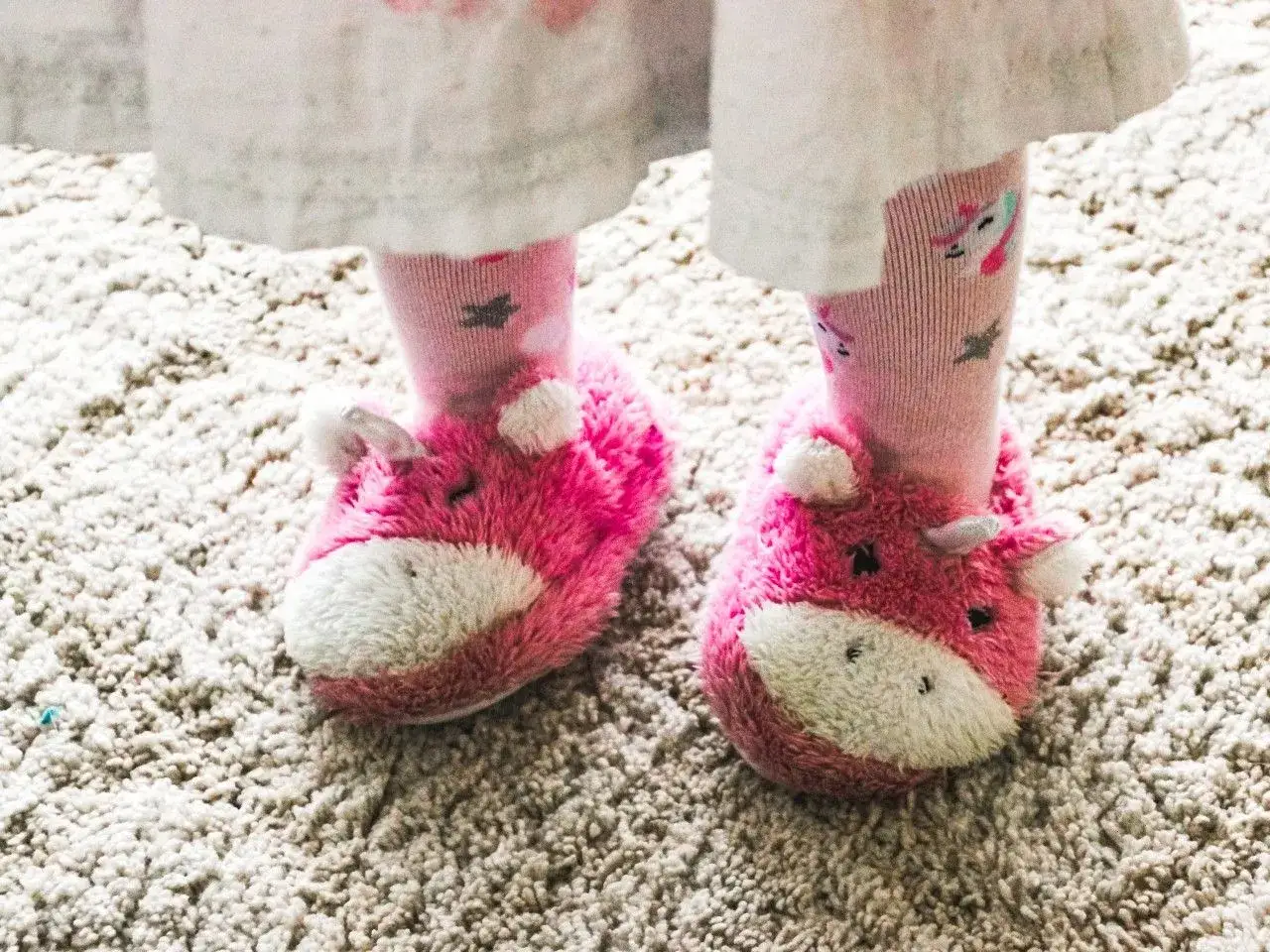 Zdjęcie Jakie kapcie dla rocznego dziecka wybrać, aby wspierały rozwój?