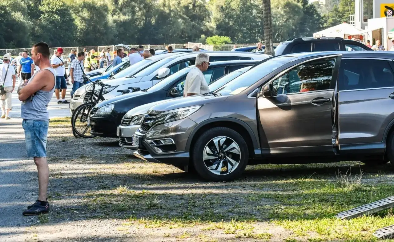 Zdjęcie Czy giełda samochodowa w Bydgoszczy jest czynna? Sprawdź aktualny status