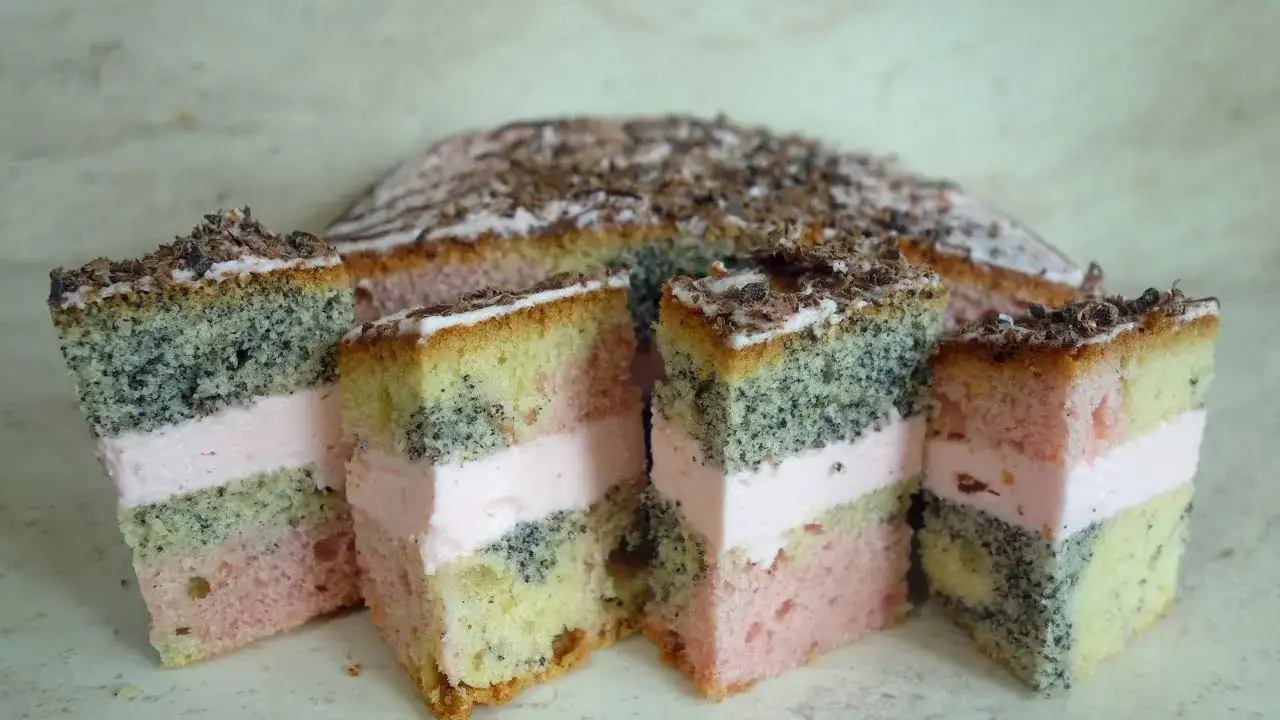Zdjęcie Kolorowe ciasto przepis – łatwy sposób na zachwycający deser na imprezę
