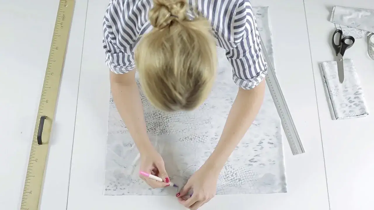 Zdjęcie Jak zrobić strój hiszpanki - krok po kroku do idealnej sukienki