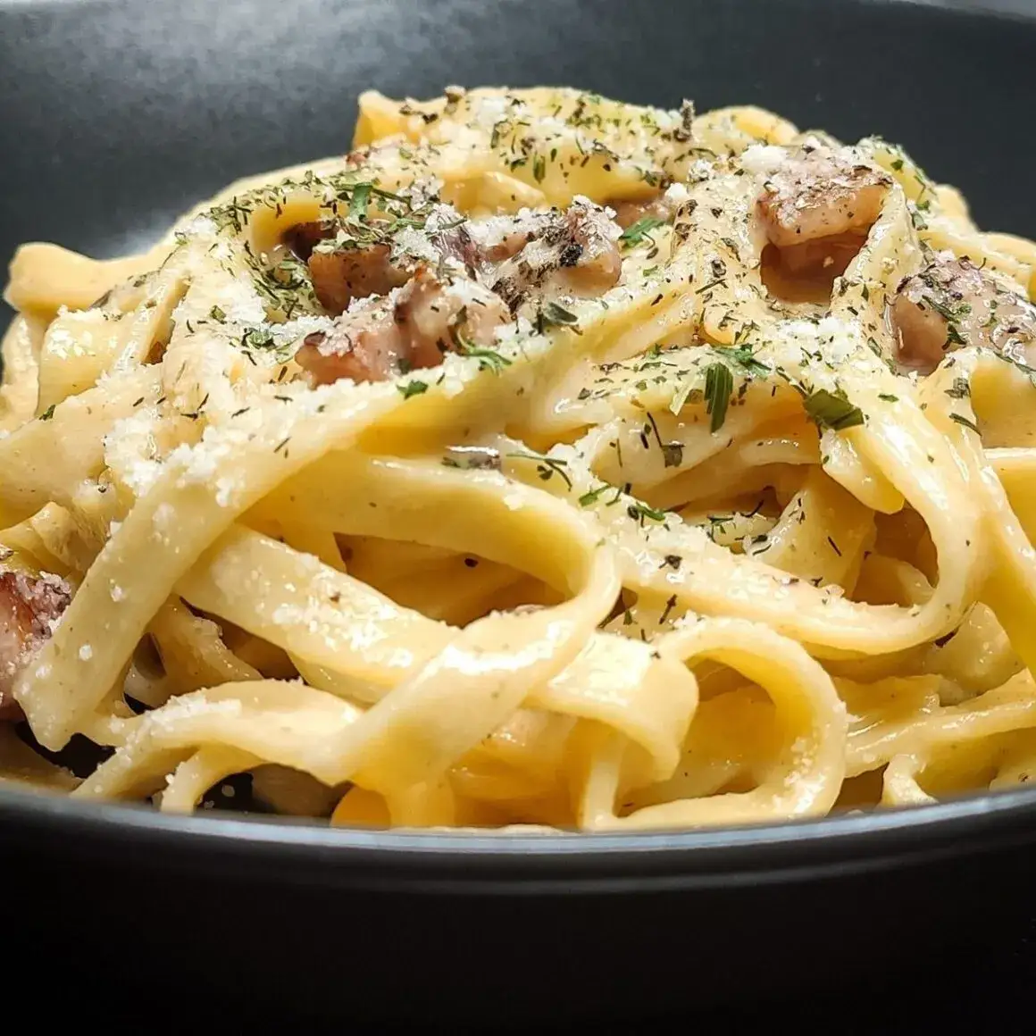 Zdjęcie Prosty przepis na spaghetti carbonara, który zawsze się udaje