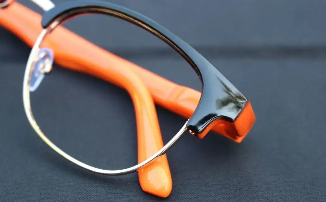 Zdjęcie Jak dobrać oprawki do grubych szkieł: kompletny poradnik dla osób z wadą wzroku