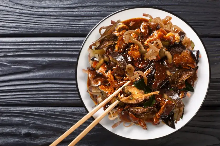 Zdjęcie Chow mein z wołowiną – prosty przepis na pyszne danie azjatyckie