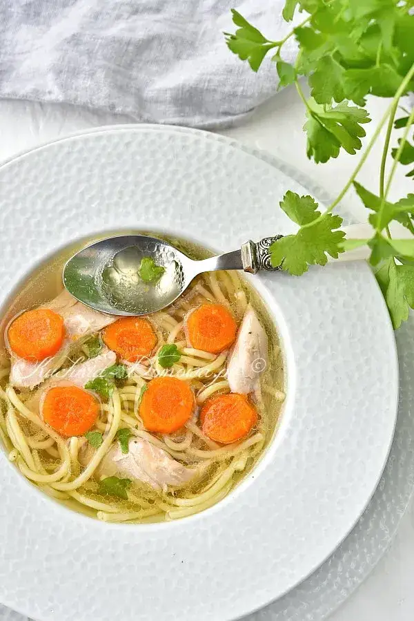 Zdjęcie Jak zrobić rosół z kurczaka, aby był idealnie klarowny i smaczny