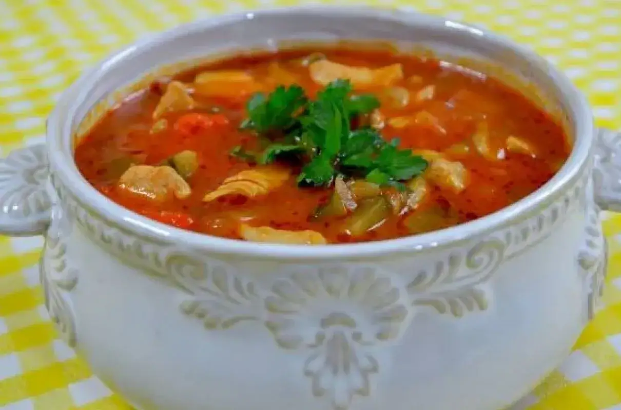 Zdjęcie Jak zrobić strogonowa z kurczaka – łatwy przepis krok po kroku