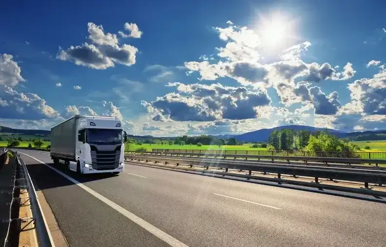 Zdjęcie Zarobki w transporcie międzynarodowym: poznaj realne stawki i możliwości
