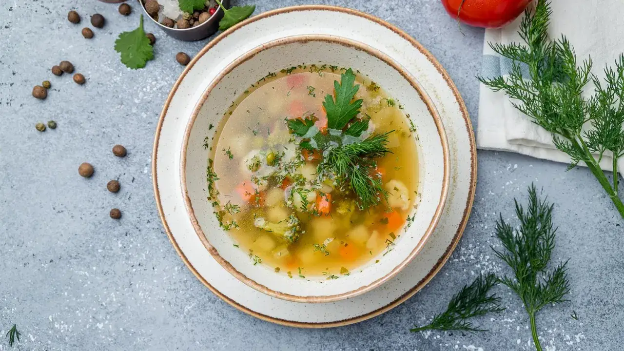 Zdjęcie Pyszne zupy z rosołu: proste przepisy na rozgrzewające danie