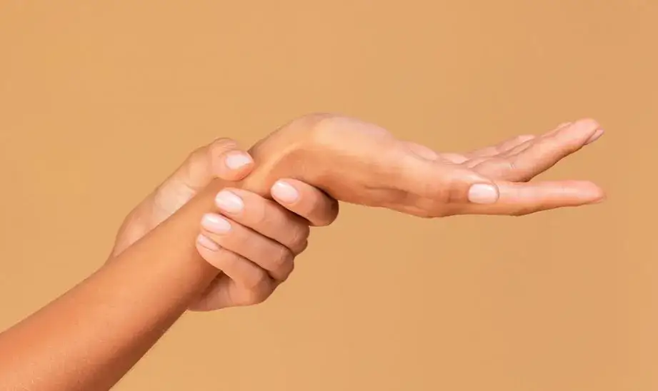 Zdjęcie Syndrom RSI objawy: jak rozpoznać ból i uniknąć powikłań