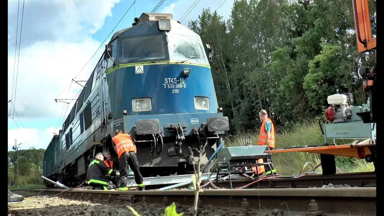 Zdjęcie Kto kieruje pociągiem? Poznaj odpowiedzialności maszynisty i kierownika