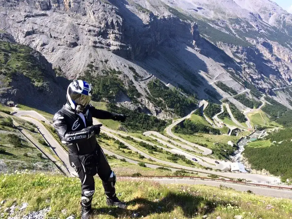 Zdjęcie Najlepsze trasy motocyklowe w Alpach: malownicze szlaki i praktyczne porady dla motocyklistów