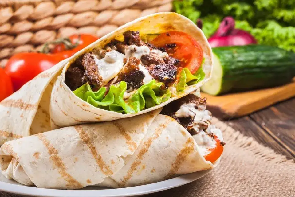 Zdjęcie Czy kebab tuczy? Sprawdź, ile kalorii ma Twój ulubiony kebab