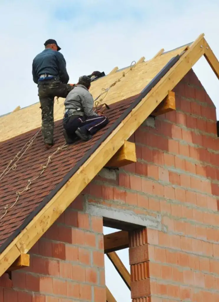 Zdjęcie Dekarz – co to za praca i jakie umiejętności są potrzebne?