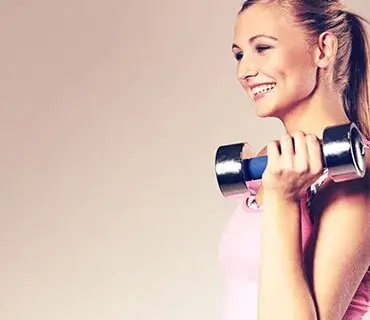 Zdjęcie Jak wybrać idealne hantle dla kobiet i uniknąć błędów w treningu siłowym