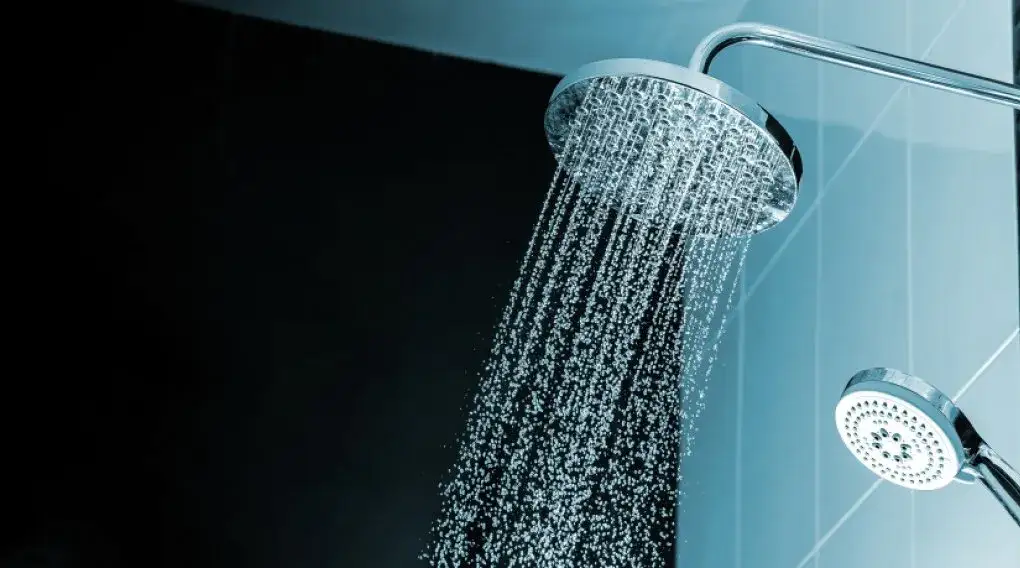 Zdjęcie Zimny czy ciepły prysznic po treningu – co wybrać dla lepszej regeneracji?