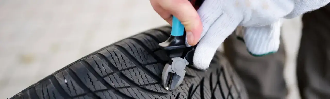 Zdjęcie Reifen reparatur: So vermeiden Sie teure Sch&auml;den und Kosten