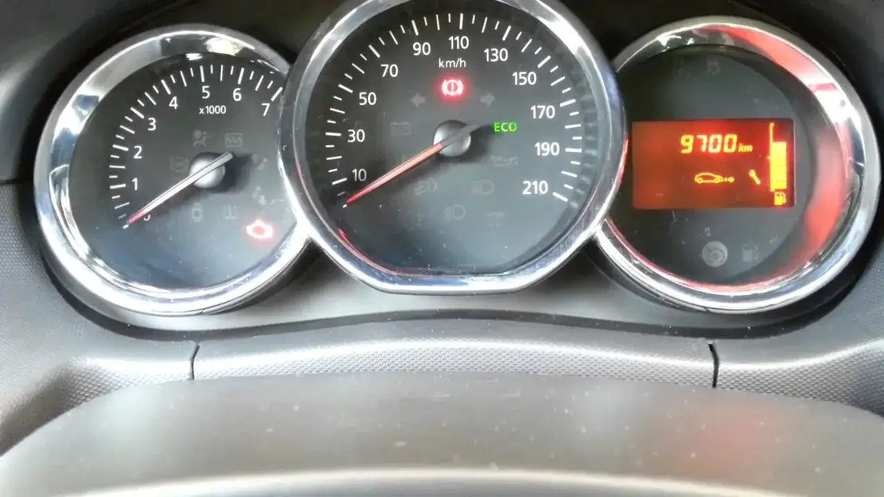 Zdjęcie Ile kosztuje wymiana oleju w serwisie Dacia? Sprawdź ceny i uniknij niepotrzebnych wydatków!