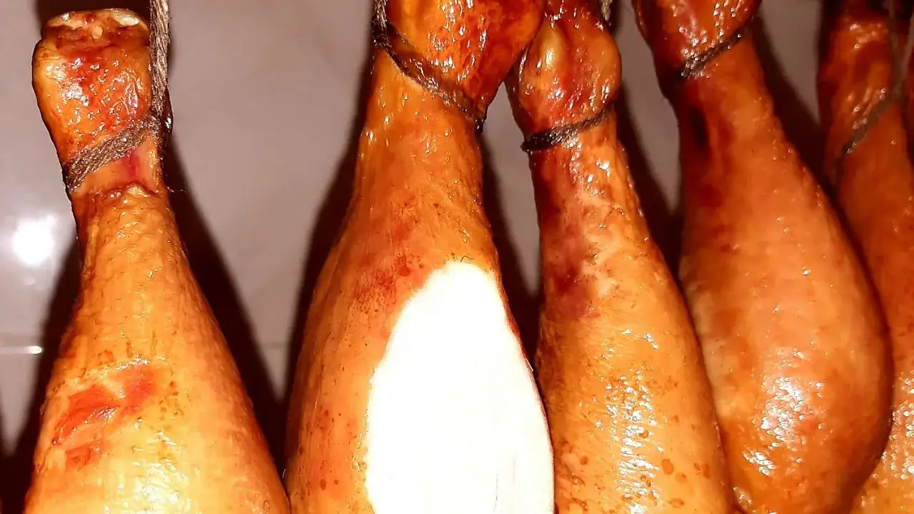 Zdjęcie Jak wędzić udka z kurczaka, aby uzyskać idealny smak i soczystość