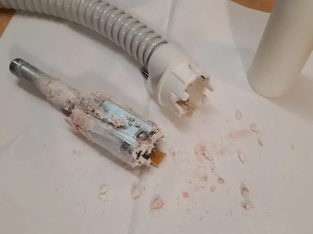 Zdjęcie Jak naprawić frezarkę do paznokci i uniknąć kosztownych błędów