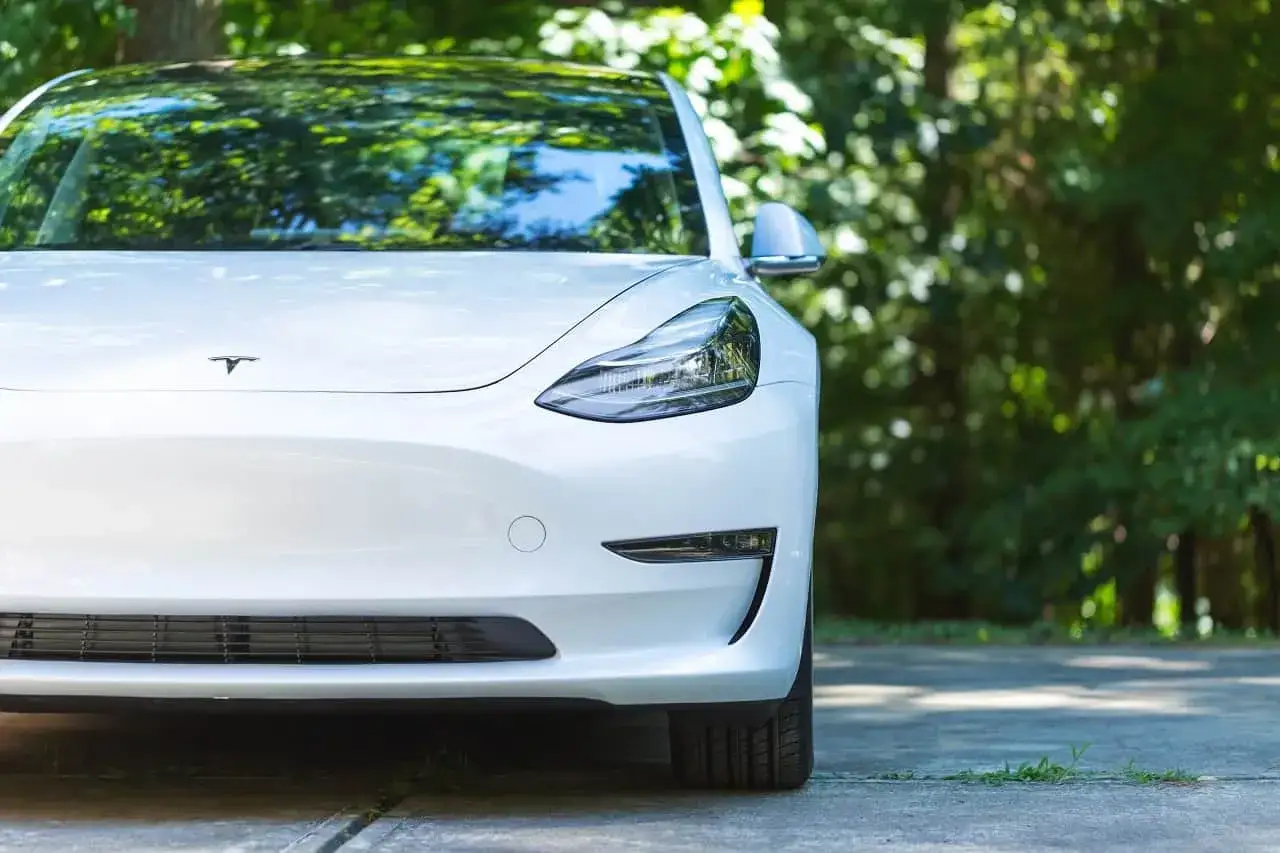 Zdjęcie Ile kosztuje najnowsza tesla? Ceny modeli, które zaskoczą Cię!