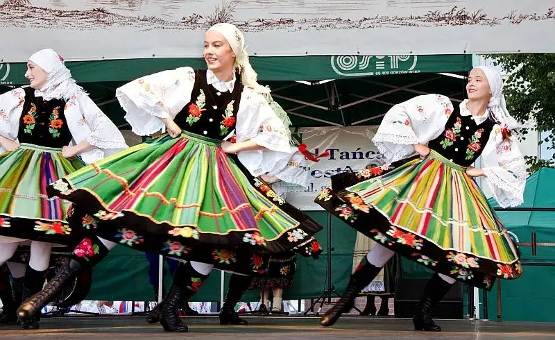 Zdjęcie Oberek taniec: tempo i cechy tradycyjnego oberka