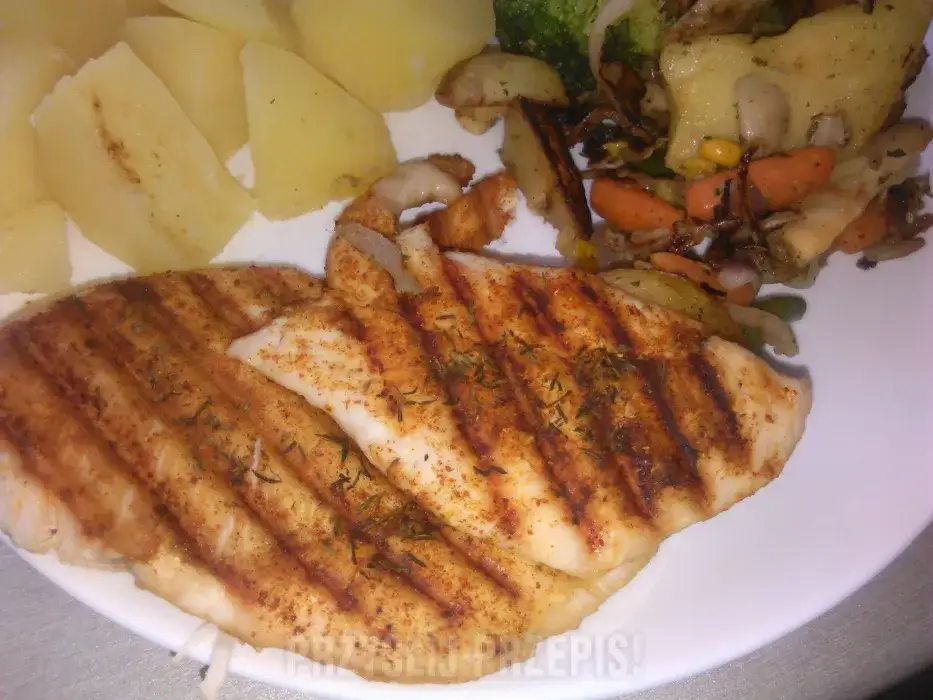 Zdjęcie Idealny filet z kurczaka z grilla elektrycznego. Prosty przepis na soczyste mięso