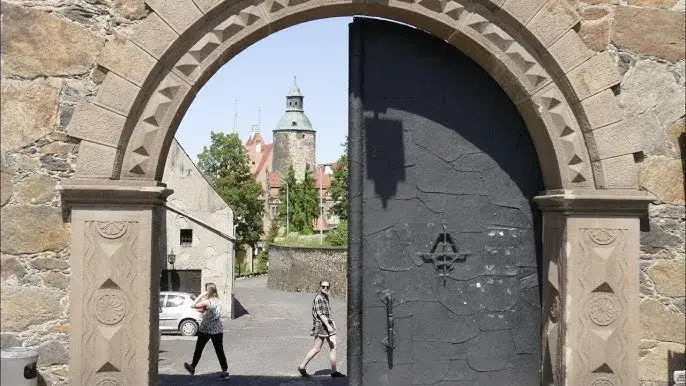 Zdjęcie Gdzie kręcono film gdzie jest generał? Odkryj tajemnice lokalizacji