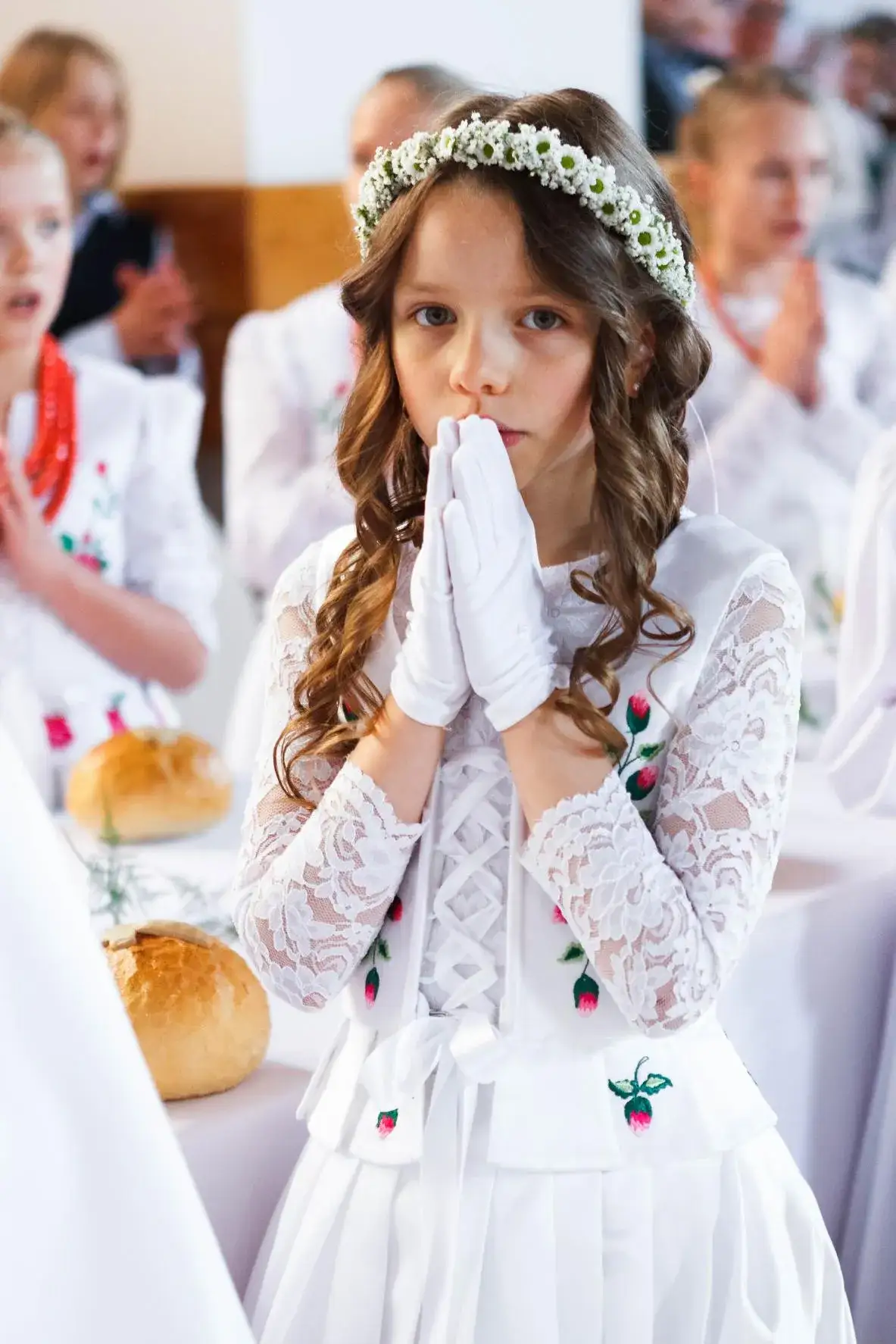 Zdjęcie Jak wygląda komunia? Poznaj znaczenie i przebieg uroczystości