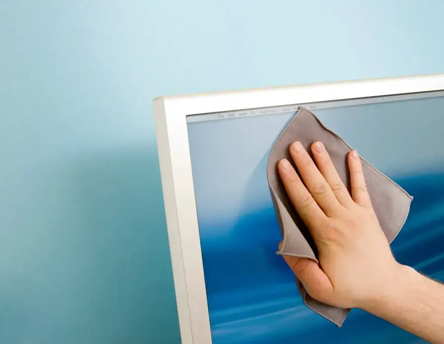 Zdjęcie Najlepsze sposoby, czym czyścić monitor IPS, aby uniknąć uszkodzeń ekranu