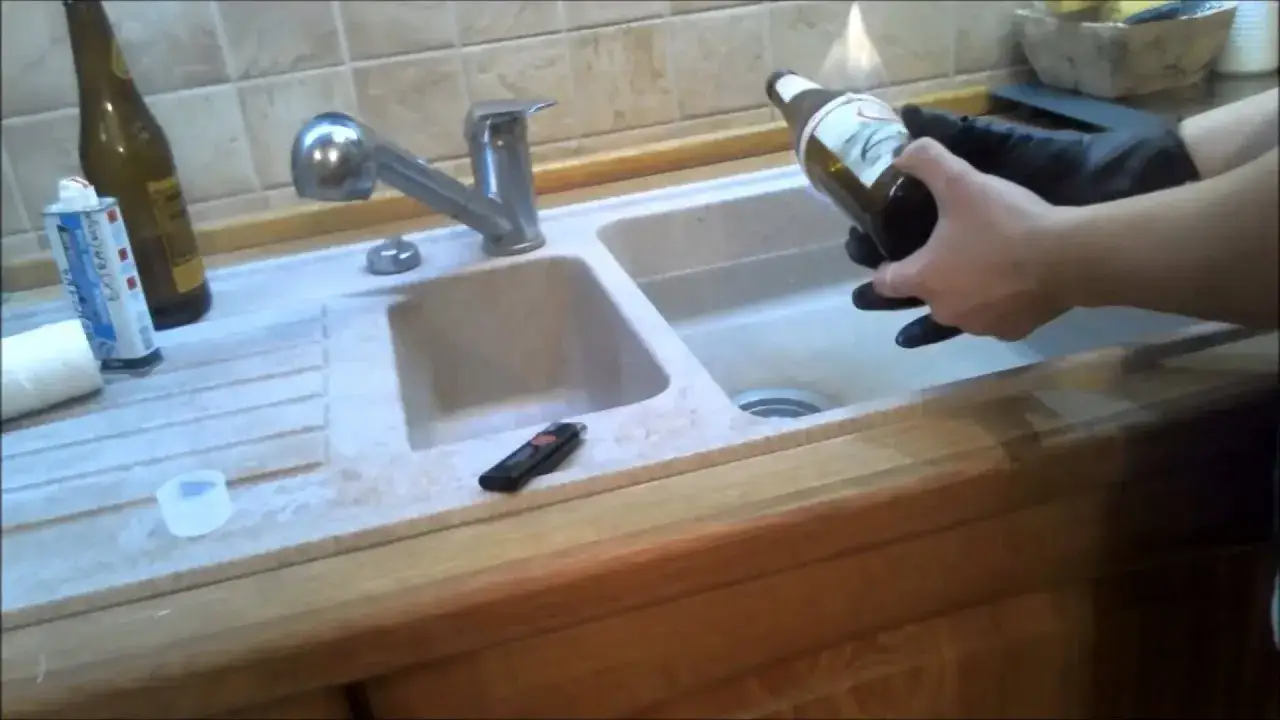 Zdjęcie Jak zrobić szklankę z butelki - łatwe i bezpieczne sposoby na DIY