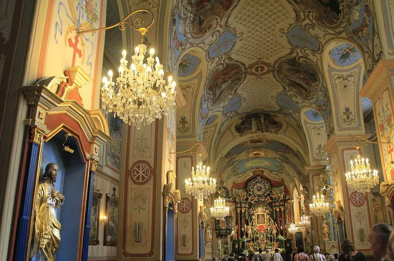 Zdjęcie Rychwałd sanktuarium: Historia, cudowny obraz i pielgrzymki w regionie