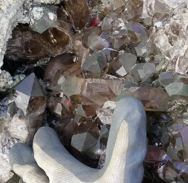 Zdjęcie Gdzie szukać minerałów w Górach Świętokrzyskich – najlepsze miejsca i porady