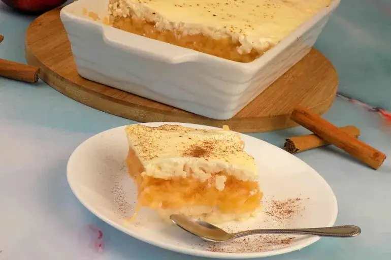 Zdjęcie Ryż zapiekany z jabłkami: słodki comfort food, który rozgrzeje serce