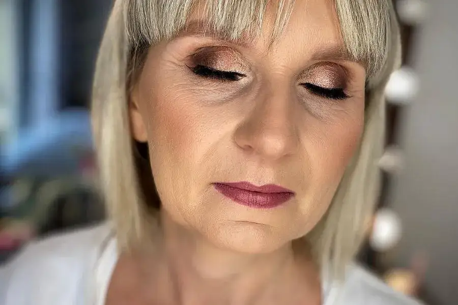 Zdjęcie Jak zrobić naturalny makijaż, aby wyglądać świeżo i promiennie