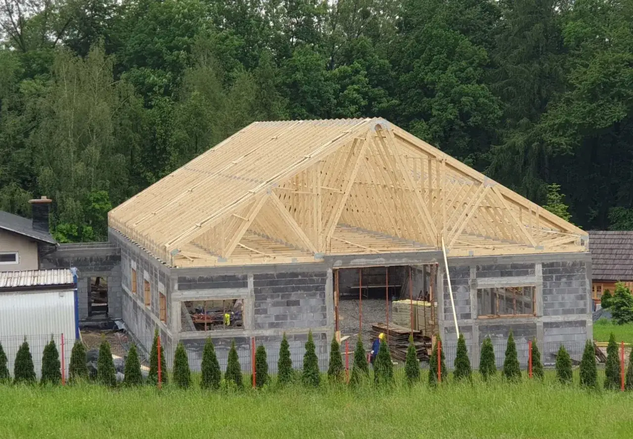 Zdjęcie Wiązary dachowe na Dolnym Śląsku – jak wybrać i uniknąć błędów przy montażu