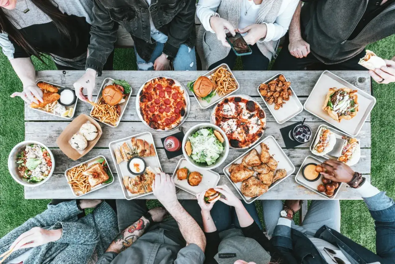 Zdjęcie Co zjeść w Łodzi? Odkryj najlepsze lokalne przysmaki i restauracje