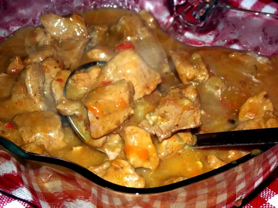 Zdjęcie Jak zrobić sos z szynki, który zachwyci Twoich gości i smakoszy