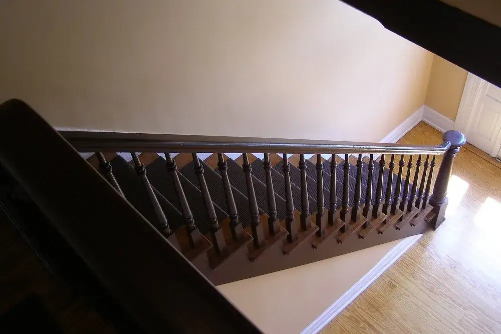 Zdjęcie Jak zabezpieczyć schody przed remontem, aby uniknąć kosztownych uszkodzeń