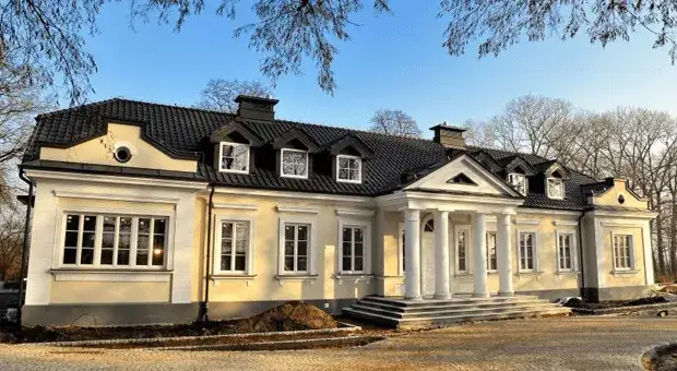 Zdjęcie Dworek Droblin - historia, architektura i luksusowy hotel w parku