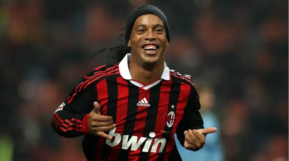 Zdjęcie Ile lat ma Ronaldinho? Niezwykła historia życia i kariery piłkarza.