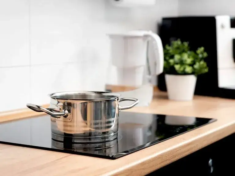 Zdjęcie Ile prądu zużywa kuchenka elektryczna? Sprawdź, ile płacisz za energię