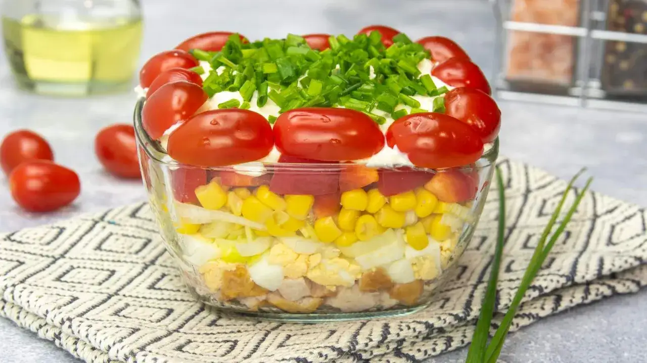 Zdjęcie Najlepsze sałatki na urodziny, które zachwycą Twoich gości