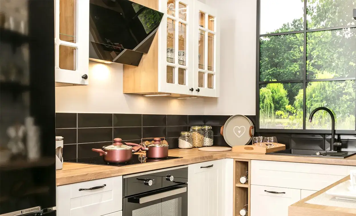 Zdjęcie Jak urządzić kuchnię w bloku - inspiracje, które zaoszczędzą przestrzeń