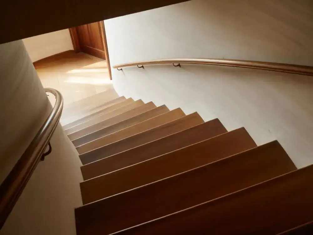 Zdjęcie Jak skutecznie zaimpregnować schody drewniane, by służyły latami