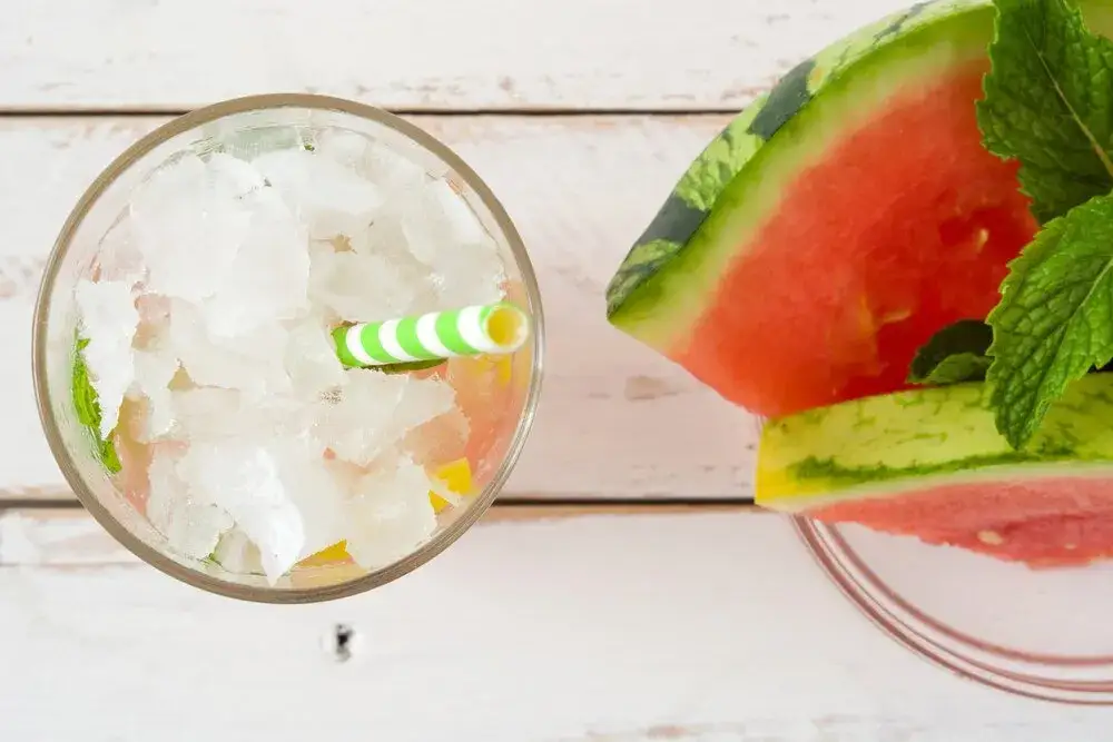 Zdjęcie Orzeźwiające koktajle arbuzowe - łatwe przepisy na letnie napoje