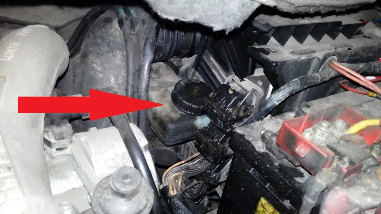 Zdjęcie Gdzie jest zbiornik płynu hamulcowego BMW E39 i jak go sprawdzić