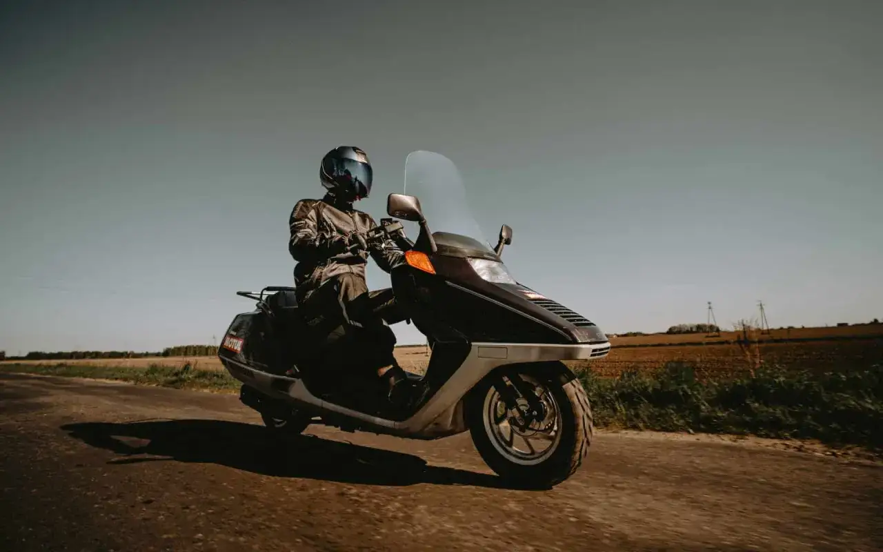 Zdjęcie Czy motorower trzeba rejestrować? Sprawdź, co musisz wiedzieć!