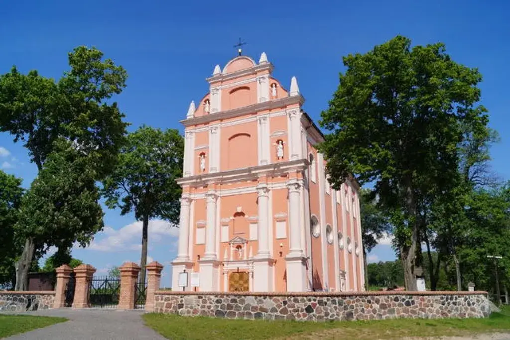 Zdjęcie Sanktuarium w Skrzatuszu: historia, cuda i znaczenie dla pielgrzymów