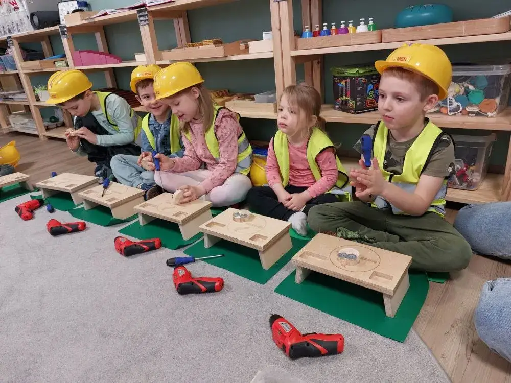 Zdjęcie Zerówka to szkoła czy przedszkole? Odkryj kluczowe różnice i cele